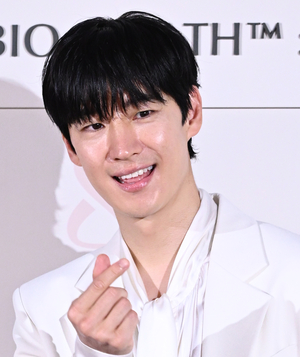 [포토] 한남동에 나타난 배우 이제훈