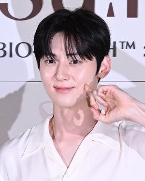 [포토] 황민현 ‘볼콕은 기본입니다’