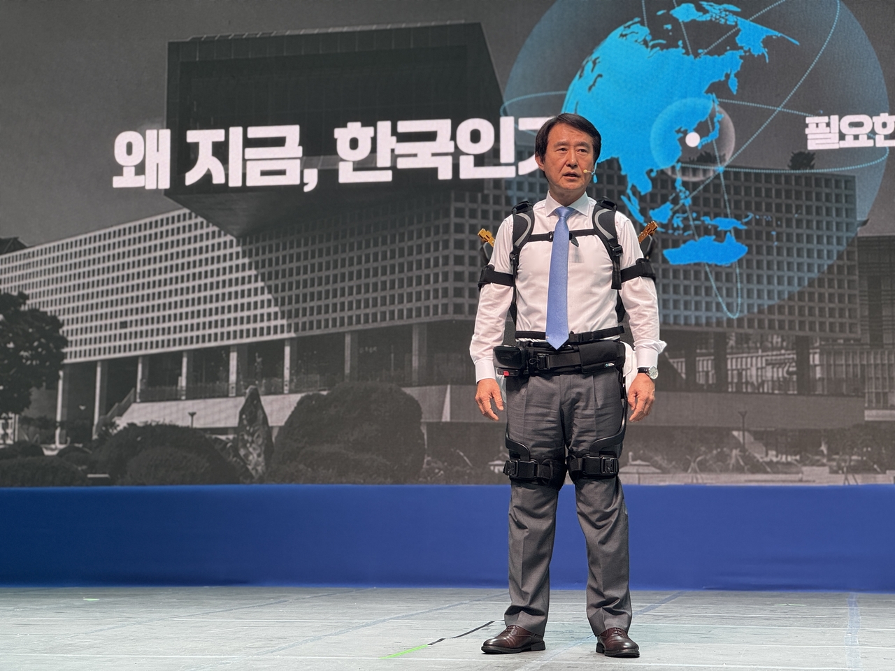 KAIST President Bae Choong-sik announces the university's physical AI strategy wearing an artificial intelligence-powered exoskeleton on Tuesday at the university's campus in Daejon. (Lee Seung-ku/The Korea Herald)