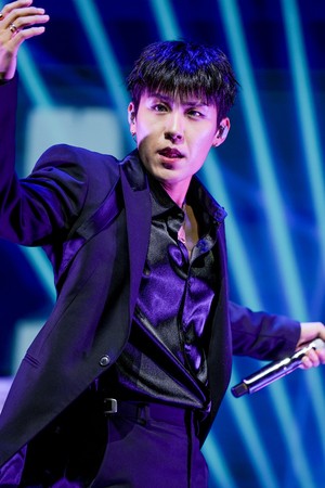 [포토] 박우진, 어른미 넘치는 무대
