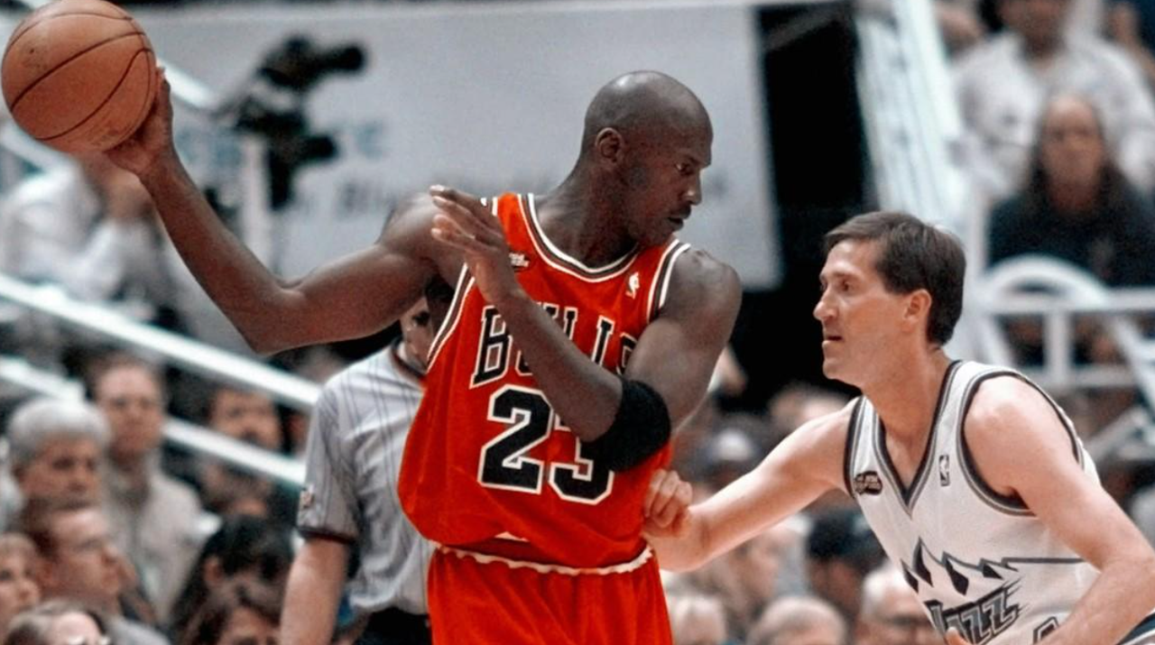 Chicago Bulls’ Michael Jordan (left) in action during a game against Utah Jazz, in Salt Lake City, Utah. June 5, 1998.   (AP-Yonhap)