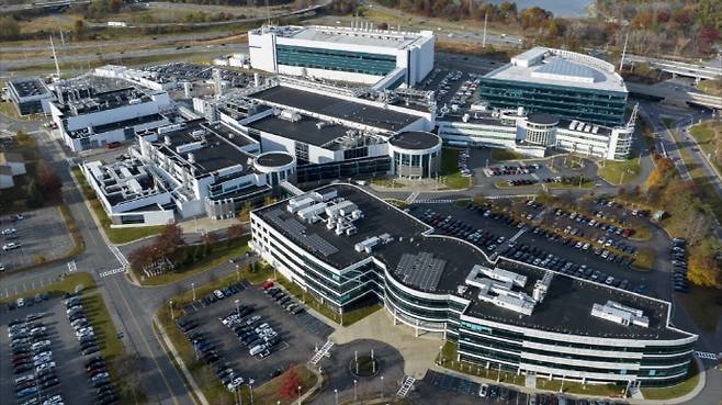 An aerial view of the Albany NanoTech Complex operated by NY CREATES in New York state. The facility serves as a public fab for advanced semiconductor research and development and industry-academia-research collaboration, and is a core research and demonstration hub of the US National Semiconductor Technology Center.