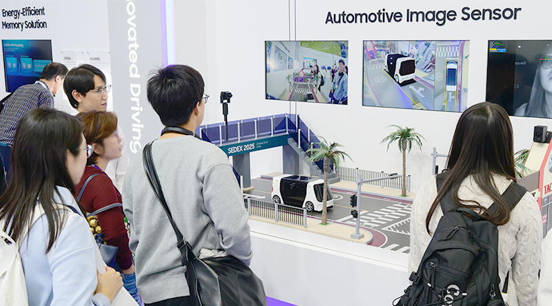 Gangwon Special Self-Governing Province will join local companies at the Semiconductor Industry Exhibition at COEX in Seoul. The photo shows last year's exhibition. [Samsung Electronics]