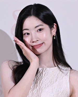 [포토] 다현 ‘러블리 꽃받침’