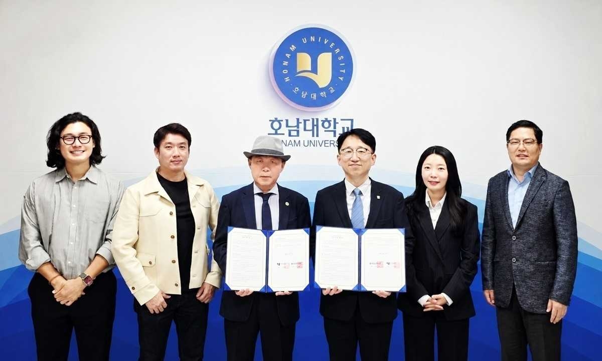 호남대학교 반려동물보건산업학과(학과장 이문영)는 13일 한국애견연맹과 반려동물산업 전문인력 양성 및 현장 중심 교육 활성화를 위한 업무협약(MOU)을 체결했다.
