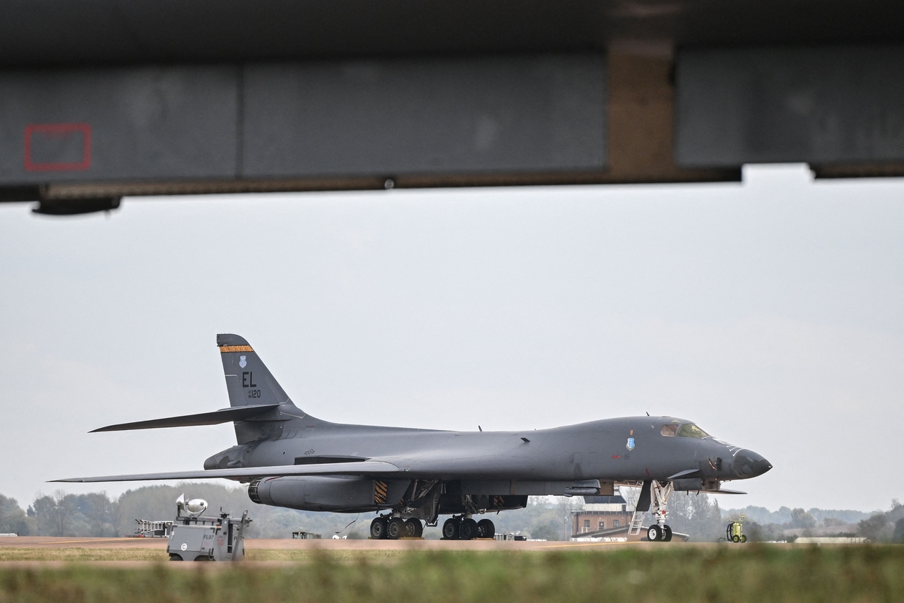 지난달 27일(현지시간) 영국 페어퍼드 기지의 미 B-1 전략폭격기 [AFP]