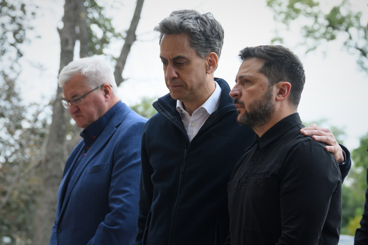 Ukrainian President Volodymyr Zelenskyy (right), British Foreign Secretary Ed Miliband (center) and Ukraine's Foreign Minister Andriy Sybiga (left) pay respect on the site of Russia's deadly attack that hit residential houses on Wednesday in Chernihiv region, Ukraine, Thursday. (Ukrainian Presidential Press Office via AP)