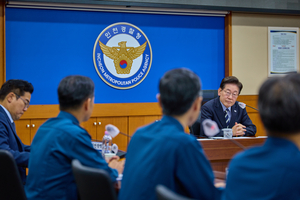 韓国大統領、刺傷事件受け仁川警察を訪問