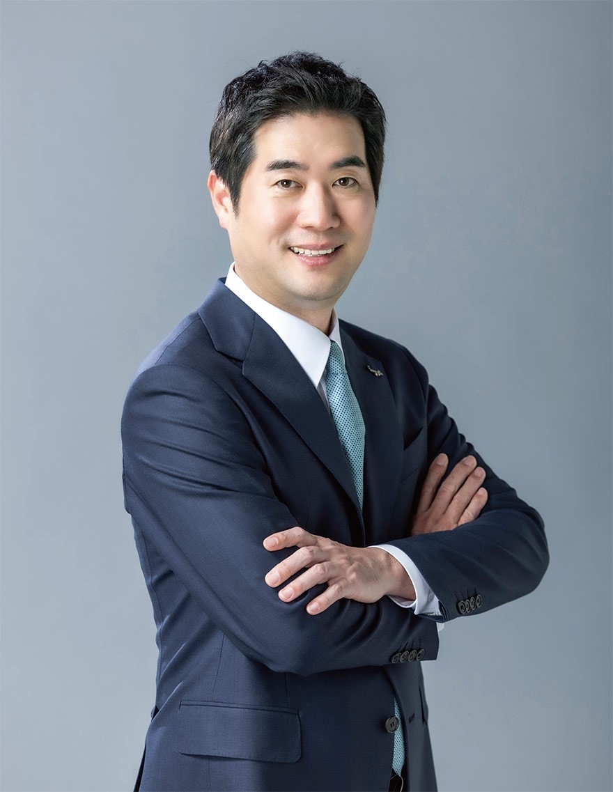윤새봄 웅진 대표
