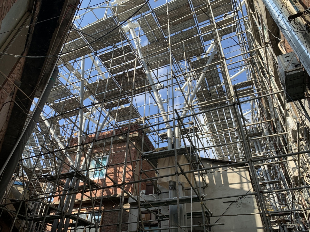 Scaffolding rises between Sinheung Market’s old buildings during renovation work, in this undated photograph taken between 2021 and 2023. (Sinheung Market Merchants’ Association)