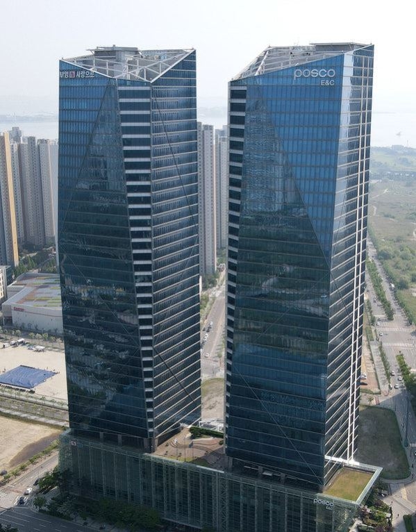 재외동포청이 입주해 있는 부영 송도타워 전경.
