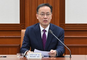 [헤럴드pic] 모두발언하는 이형일 부총리