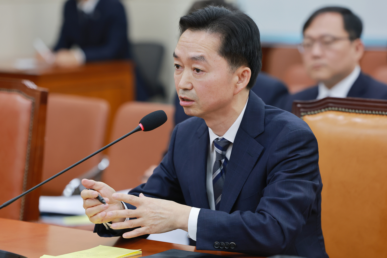 김지용 초대 중대범죄수사청장 후보자가 14일 국회 행정안전위원회에서 열린 인사청문회에서 행안위원 질의에 답하고 있다 [연합]