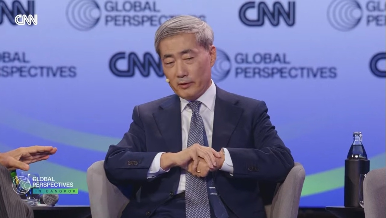 신현송 한국은행 총재가 14일(현지시간) 태국 방콕에서 열린 ‘CNN Glolbal Perspectives’ 패널 토론에서 발언하고 있다. [CNN 유튜브 영상 캡쳐]