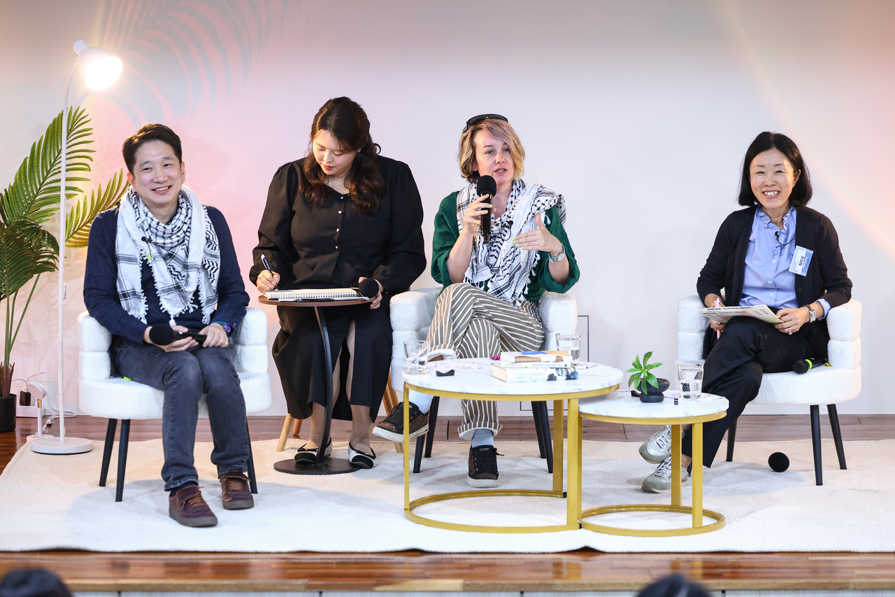 Translators Anton Hur (left), Deborah Smith (second from right) and Choi Mi-kyung (right) participate in a colloquium hosted by the National Museum of World Writing Systems in Incheon on Oct. 8. (The National Museum of World Writing Systems)