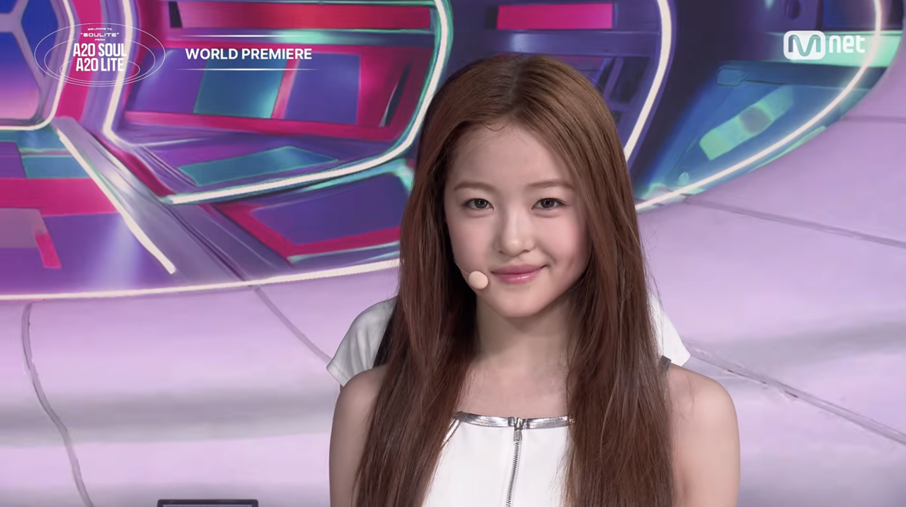 Aijing of A2O Lite performs "Neon" during the girl group's debut showcase, "Welcome to Soulite From A2O Soul A2O Lite," at Kintex in Goyang, Gyeonggi Province, Monday. (@MnetM2, YouTube)