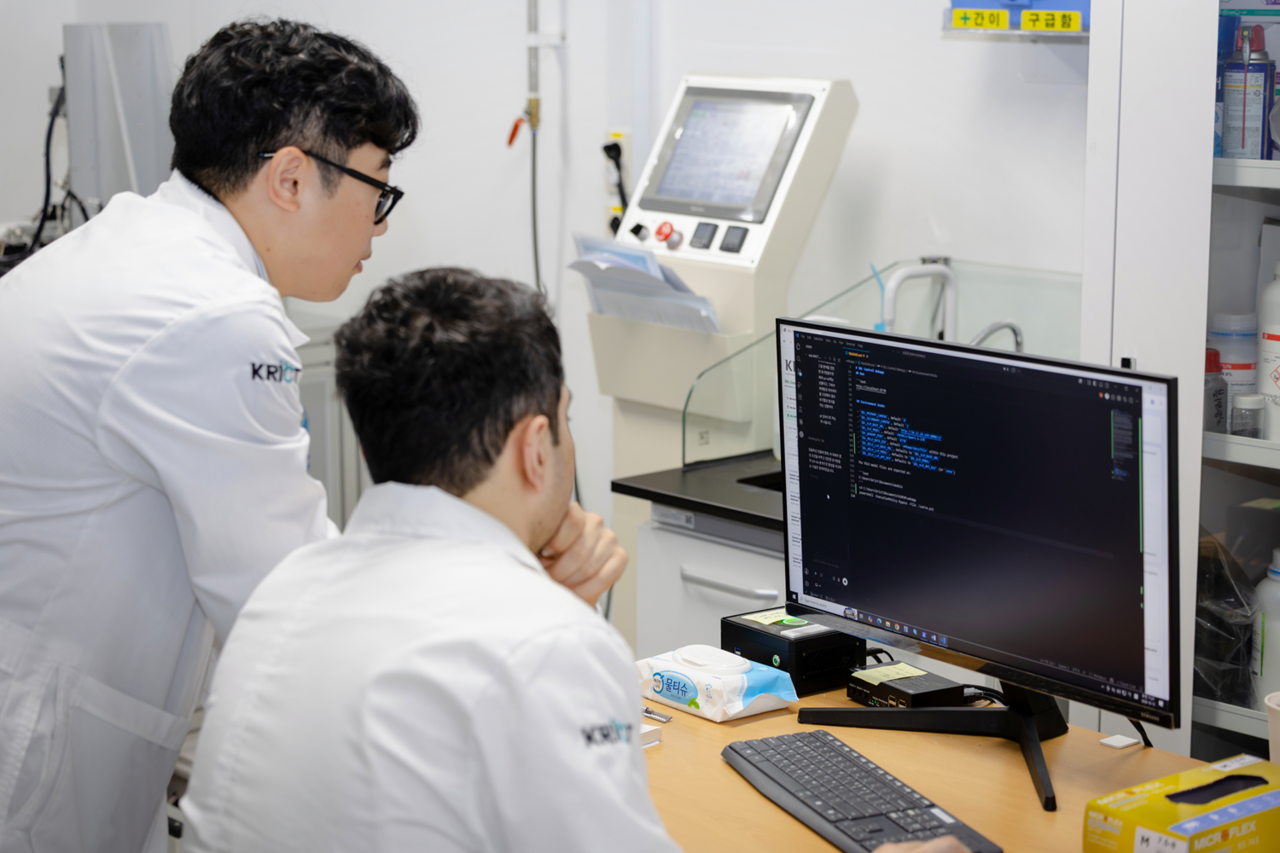 Researchers review code they have entered. [Korea Research Institute of Chemical Technology]