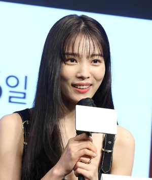 [뮤:초점]윤소희, 무슨 죄를 지었길래‥박위·정현규에 삼켜진 14년 커리어