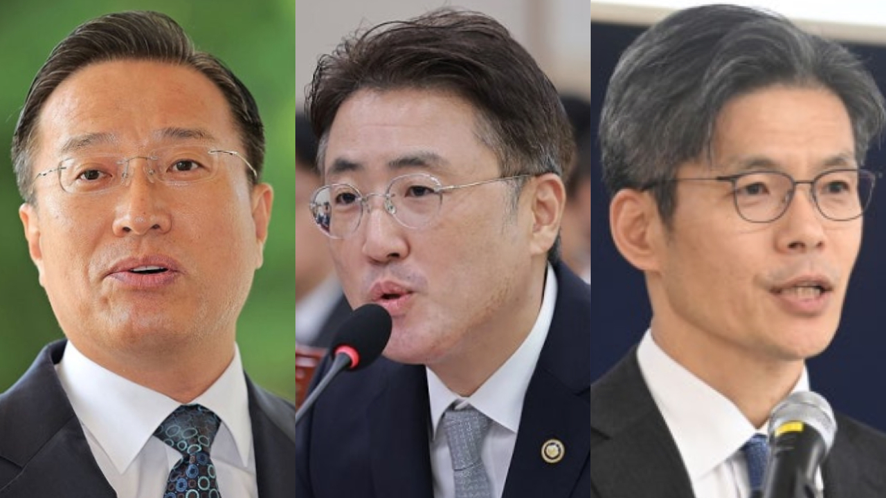 왼쪽부터 사법연수원 기수 순으로 이정현 공소청 차장검사(검찰총장 직무대행·사법연수원 27기), 이진수 법무부 차관(장관 직무대행·29기), 박철우 서울중앙지방공소청장(30기). [연합]