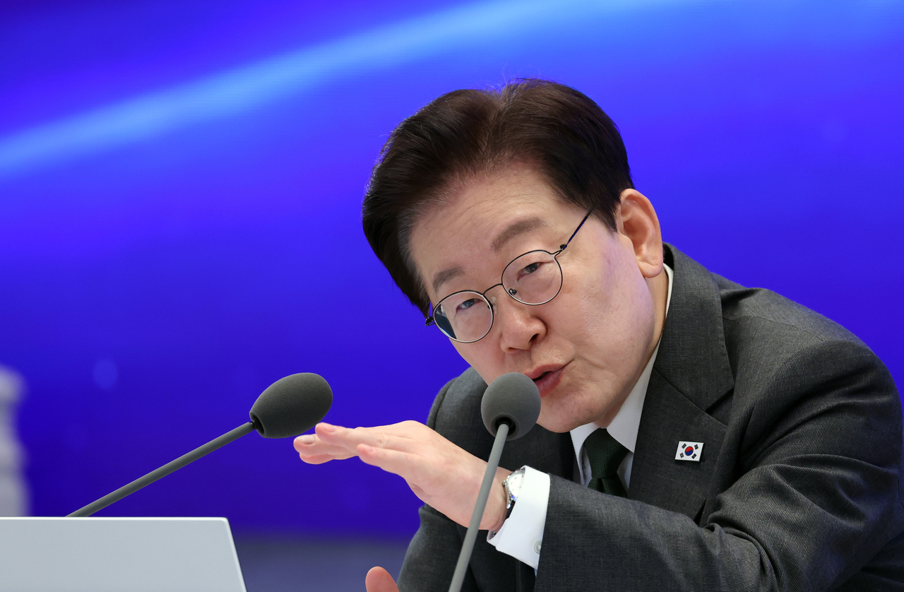 이재명 대통령이 14일 청와대에서 열린 인구 전략 비전 선포식에서 발언하고 있다. [연합]