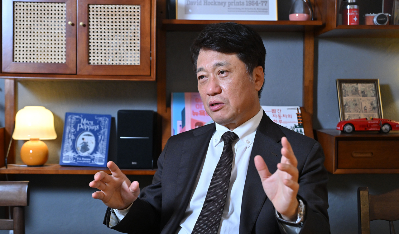이왕준 명지병원 이사장이 12일 오후 서울 마포구의 한 카페에서 헤럴드경제와 인터뷰를 하고 있다. 임세준 기자