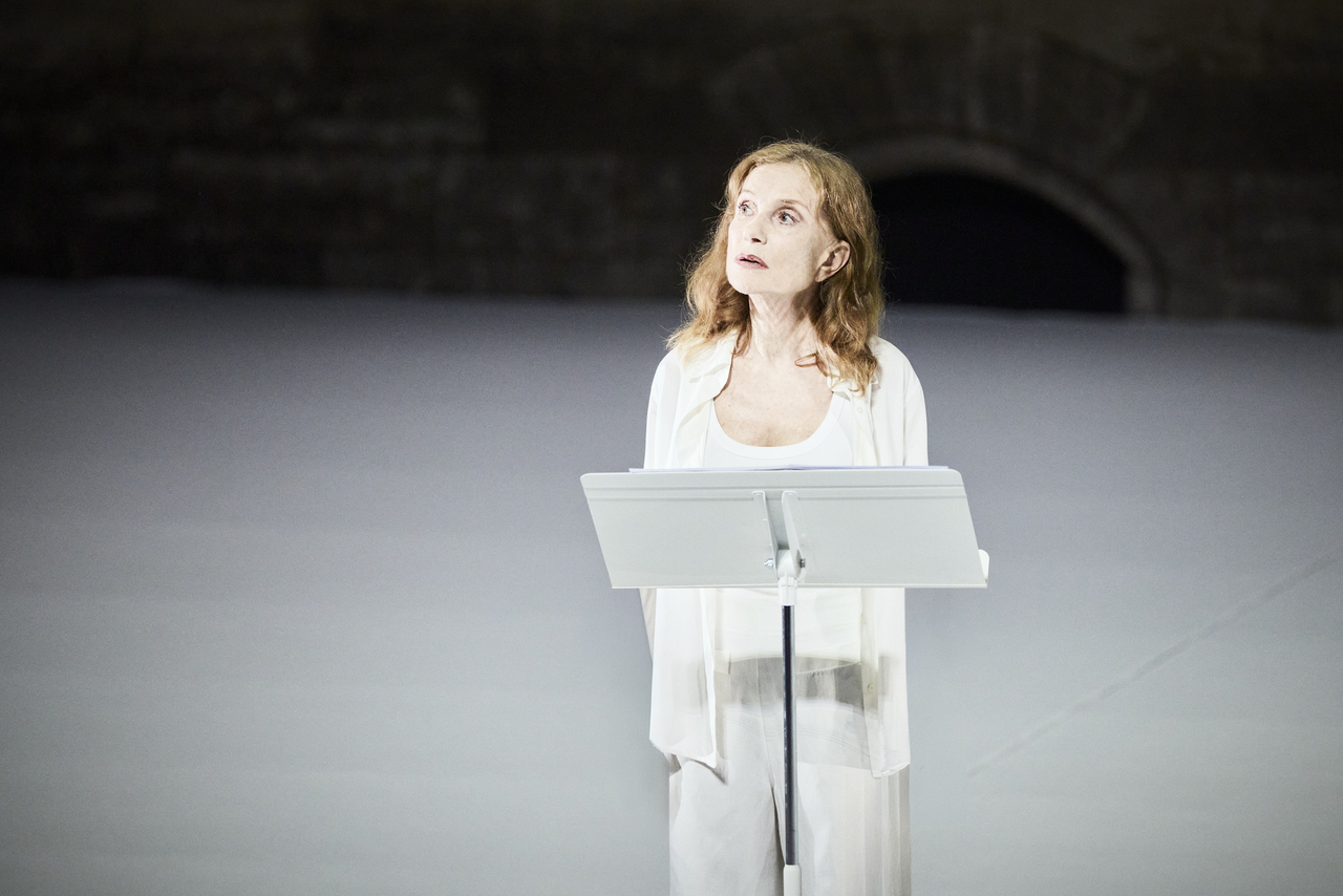 Isabelle Huppert performs in "Bird." (Festival d'Avignon)