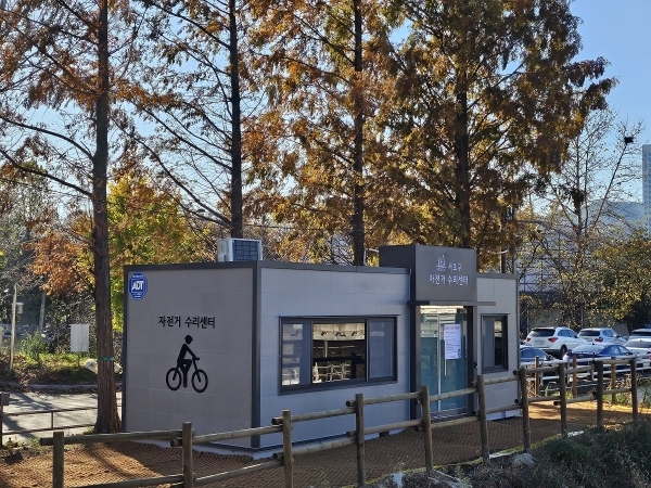 A bicycle repair service center in Seocho-gu, Seoul (Seocho-gu)