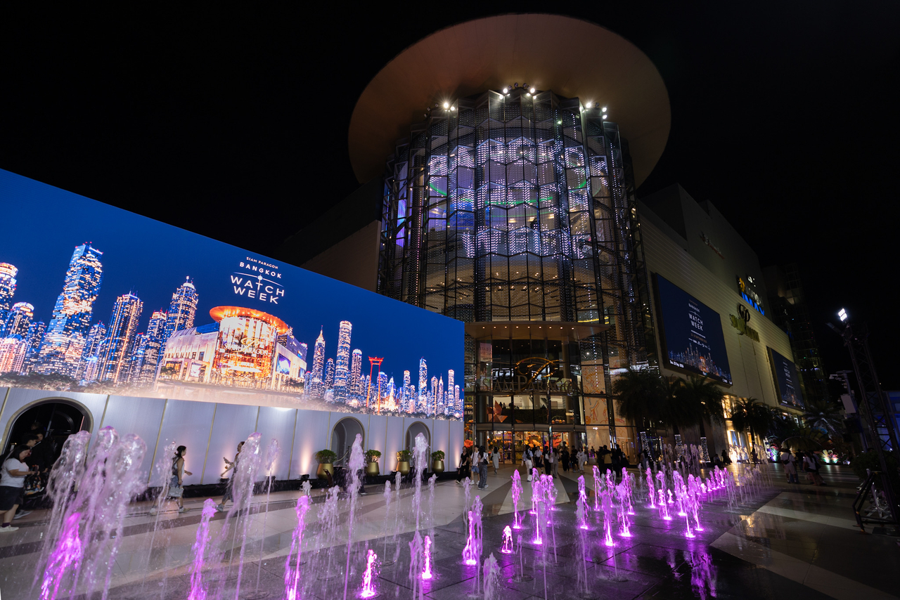 Night view of Siam Paragon in Bangkok that hosted the Siam Paragon Bangkok Watch Week (Siam Piwat Group)