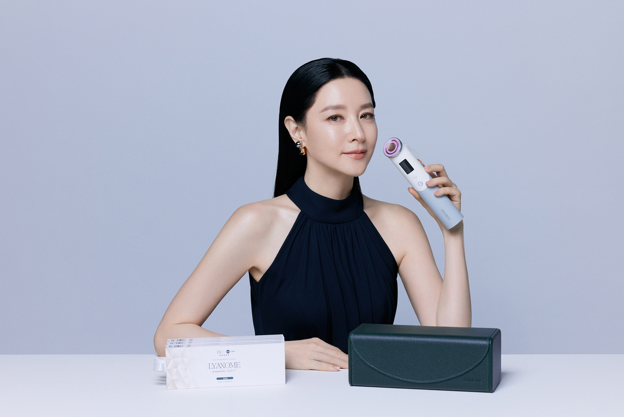 A promotional image for Lyaxome featuring actress Lee Young-ae (Culture & Commerce)