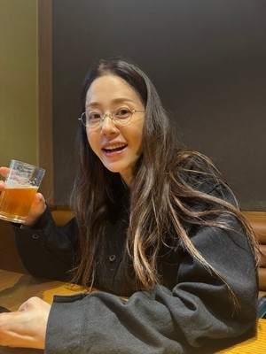 고현정, 뼈말라 논란은 무슨‥환한 미소로 맥주 한 잔