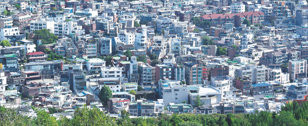 서울 남산에서 바라본 용산구 지역의 빌라촌 모습.  [헤럴드 DB]