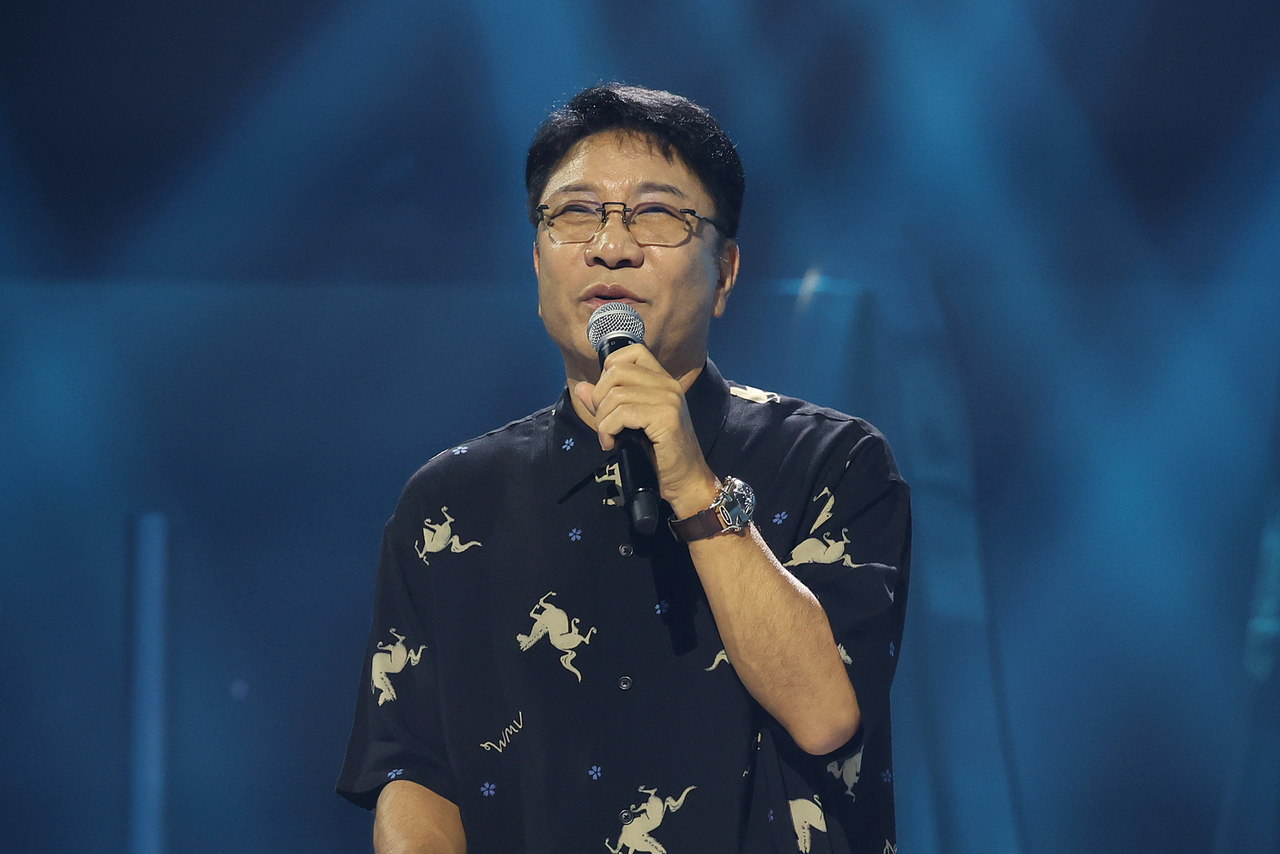 Lee Soo-man, key producer of A2O Entertainment, delivers opening remarks during the agency's global debut showcase, "Welcome to Soulite From A2O Soul A2O Lite," at Kintex in Goyang, Gyeonggi Province, on Monday. (Yonhap)