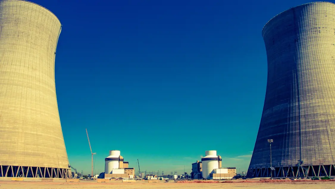 Westinghouse AP1000 reactors at Units 3 and 4 of the Vogtle nuclear power plant in Georgia, with the reactor buildings and other key generating facilities visible between the cooling towers. (Westinghouse)