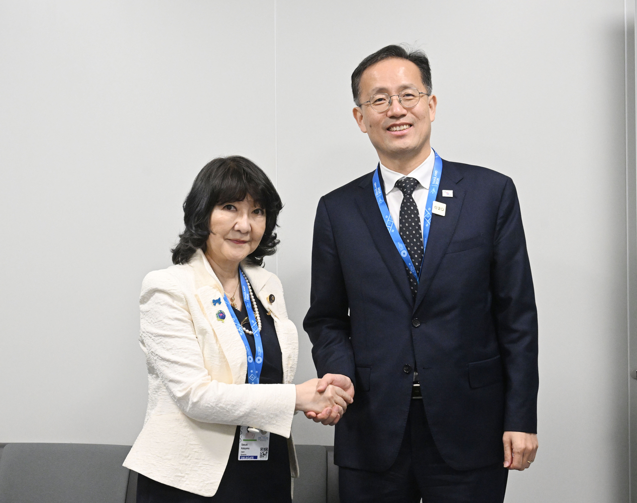 South Korea's Deputy Prime Minister and Minister of Economy and Finance Lee Hyung-il shakes hands with Japanese Finance Minister Katayama Satsuki for a photo before their bilateral meeting at the Queen Sirikit National Convention Center in Bangkok, Thailand, on Thursday (local time), on the sidelines of the IMF-World Bank Annual Meetings and the G20 and G7 finance ministers and central bank governors meetings. [Ministry of Economy and Finance]
