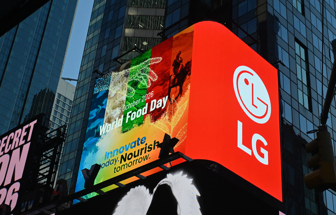 LG Electronics screens a campaign video produced by the United Nations Food and Agriculture Organization on an outdoor digital billboard at Times Square in New York to mark World Food Day on Oct. 16. [LG Electronics]