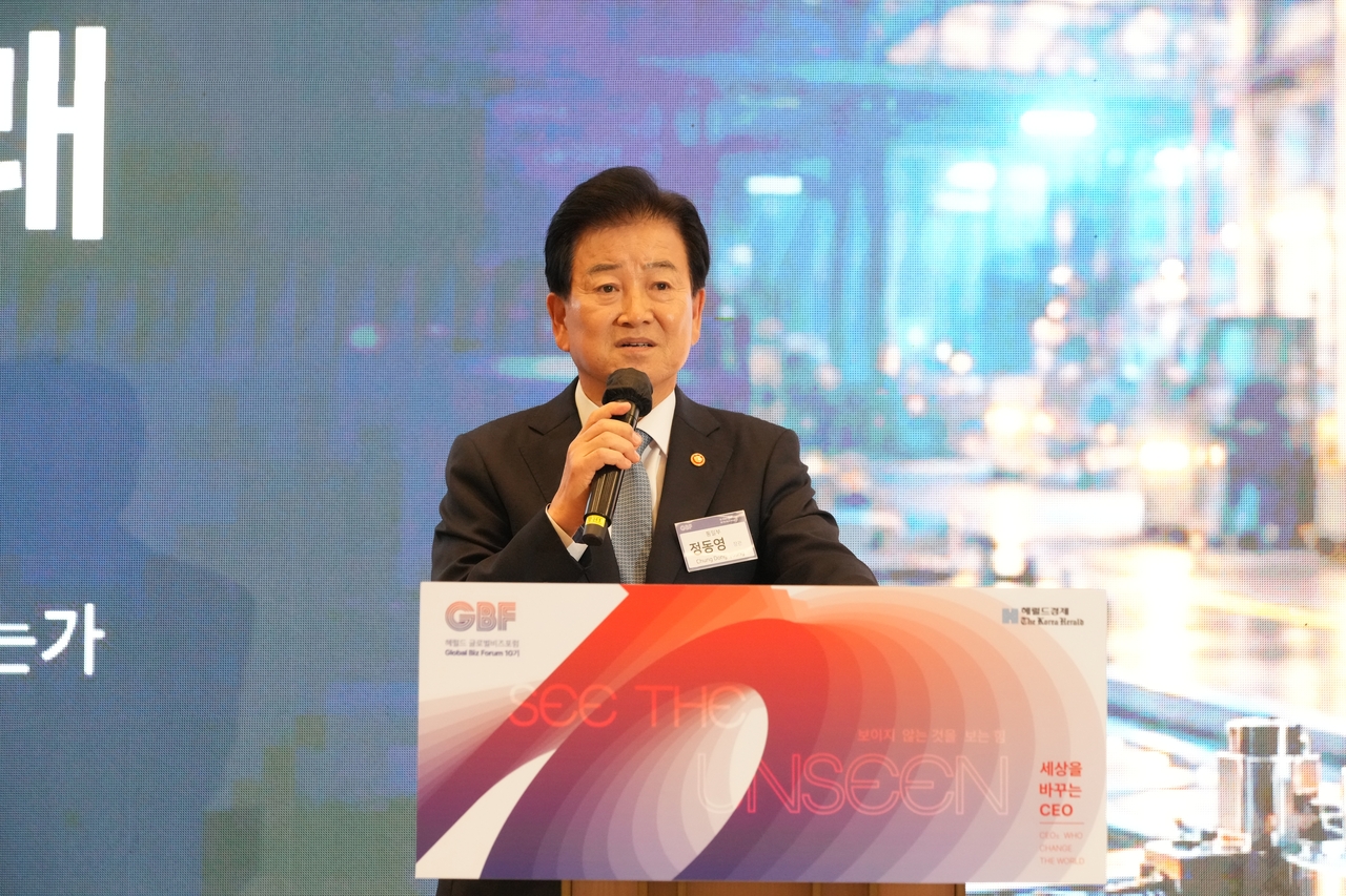 정동영 통일부 장관이 14일 앰배서더 서울 풀만 호텔에서 열린 헤럴드 글로벌비즈포럼(GBF)에서 특별강연을 진행하고 있다.  [헤럴드 GBF]