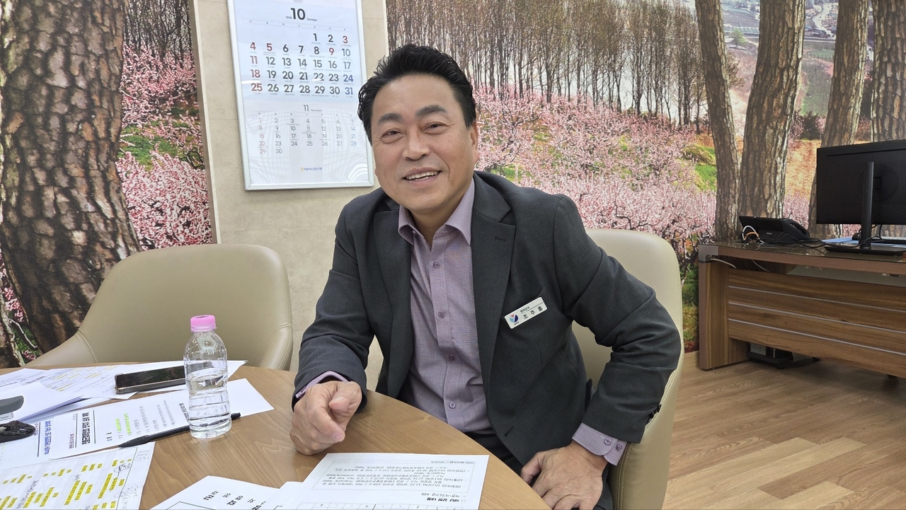 Yeongdeok-gun Chief Jo Ju-hong speaks during an interview at his office Wednesday morning, outlining his administration's direction, plans for revitalizing the local economy and strategies for securing future growth engines.