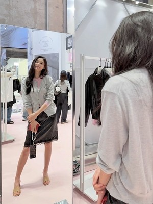 설현, 마네킹이라 해도 믿을 황금비율..‘입간판 여신’ 클래스