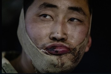 우크라이나군이 러시아 서부 쿠르스크 지역에서 생포한 북한 군인.  [젤렌스키 SNS·연합]