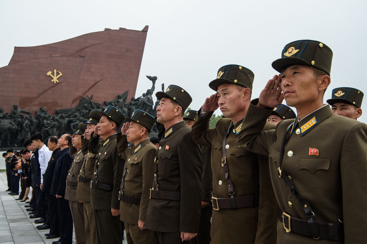 North Korea's Army service personnel salute the statues of late North Korean leaders Kim Il Sung and Kim Jong Il to pay their respects on the occasion of the 81st founding anniversary of the Workers' Party of Korea at Mansu Hill in Pyongyang on Oct. 10, 2026. (AFP-Yonhap)