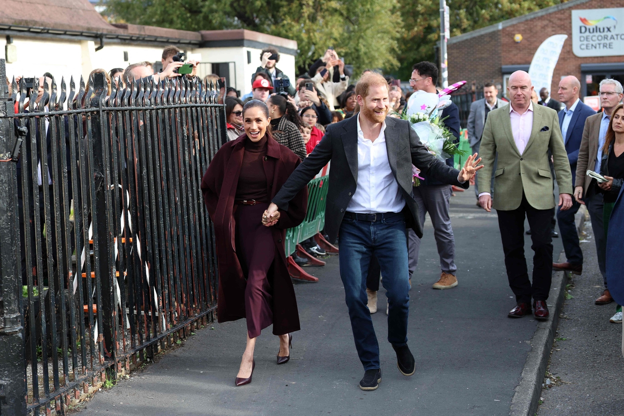 Britain's Prince Harry, Duke of Sussex and his wife Meghan, Duchess of Sussex, arrive to visit the Community Recording Studio in Nottingham, central England on Thursday. (AFP-Yonhap)
