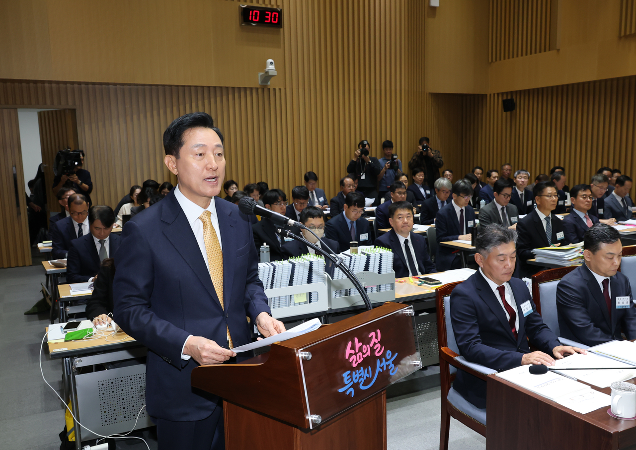 오세훈 서울시장이 15일 서울시청에서 열린 행정안전위원회 국정감사에서 발언하고 있다. [연합]
