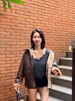 한그루, 상의 하의 다 너무 짧네..추위 잊은 패셔니스타