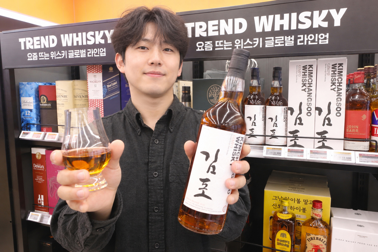 이마트24에서 16일부터 한정 판매하는 김창수 위스키 ‘김포 2026 에디션’ [이마트24 제공]