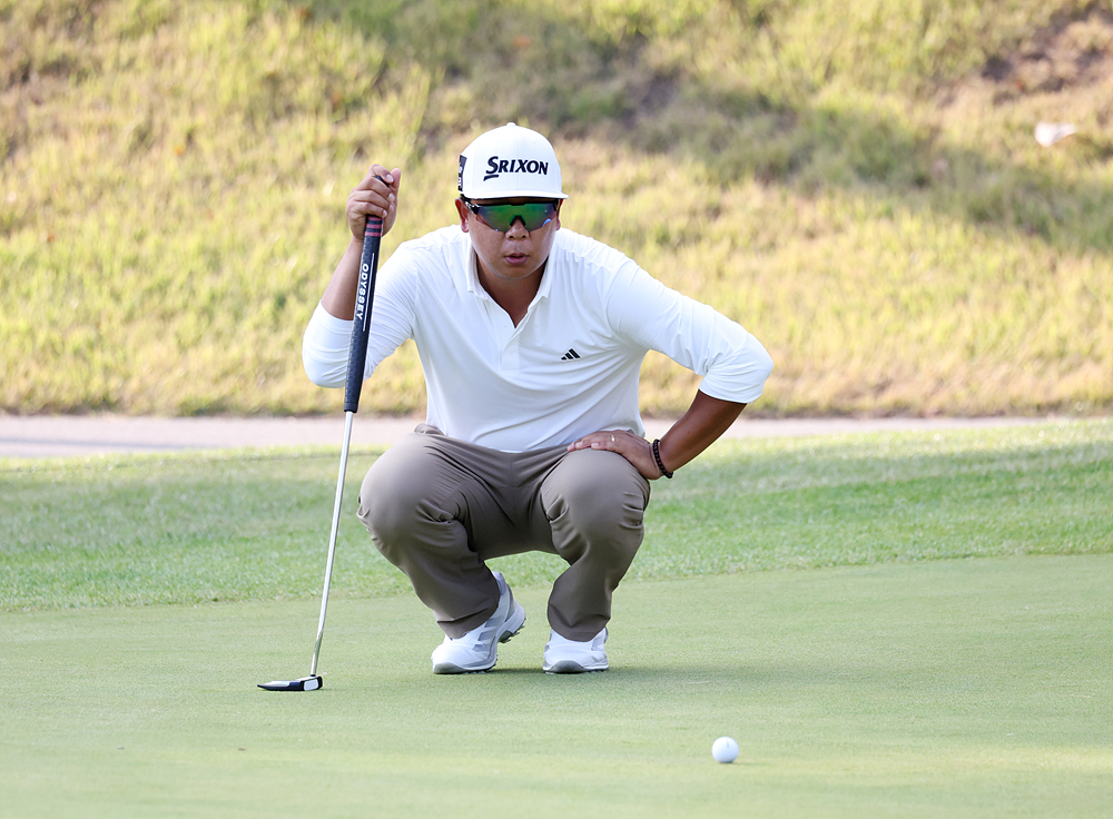 Kim Yeon-seop reads the putting line on the fourth hole green during the second round of the KPGA Tour's The Charity Classic at Seowon Valley Country Club in Paju, Gyeonggi Province, on Friday.