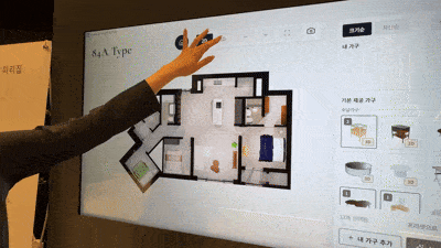 A 3D furniture-placement simulation station at the Arkmer Dongtan model home.