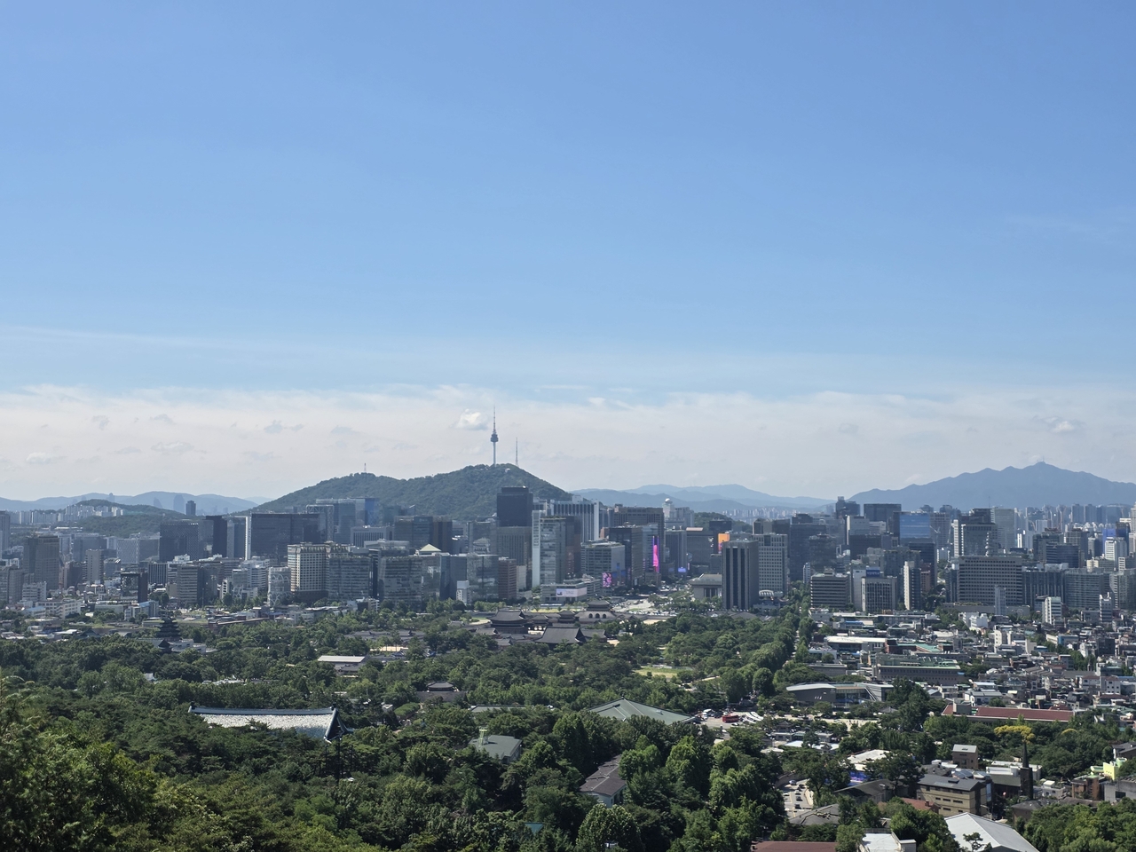 Seoul is viewed from along the newly opened third-phase trail on Bugaksan, in northern Seoul. (Korea Heritage Service)