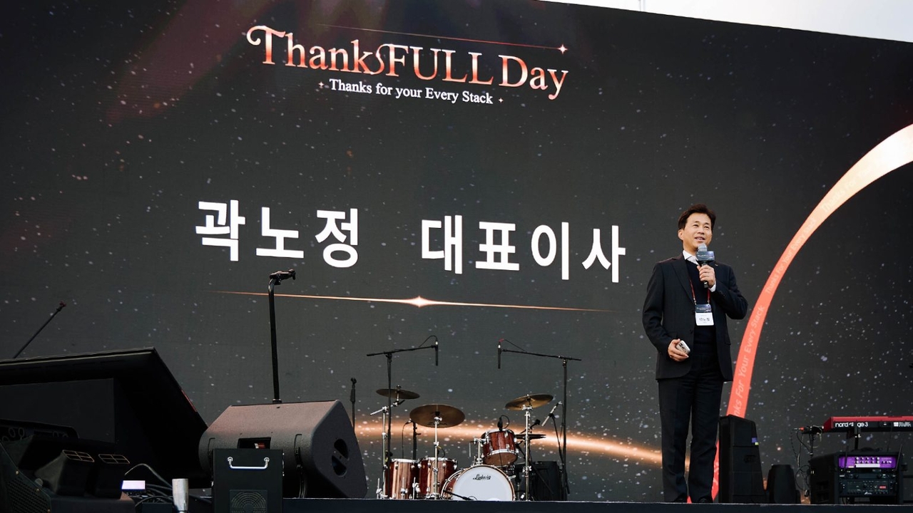 SK hynix CEO Kwak Noh-jung expresses his gratitude to partner company employees and their families at the "ThanksFULL Day" event held at Seoul Land in Gwacheon on Thursday. [SK hynix]