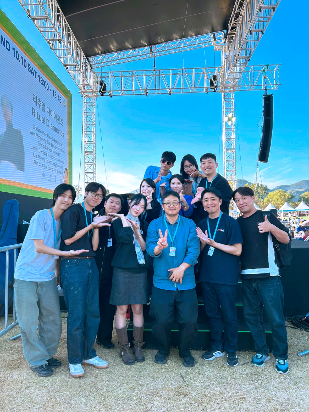 KAIST 연구팀과 재즈 아티스트들이 기념촬영을 하고 있다.[KAIST 제공]