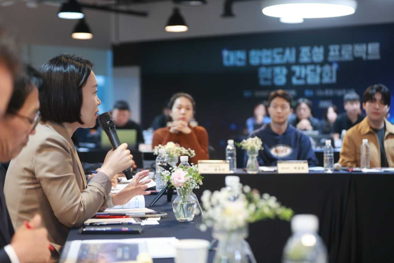 이소영 중소벤처기업부 장관이 15일 대전광역시 유성구 KAIST 나노종합기술원에서 열린 ‘창업도시 조성 프로젝트 현장 간담회’에서 발언하고 있다. [중기부]